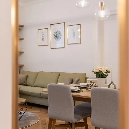 Ambient Aura Apartment *