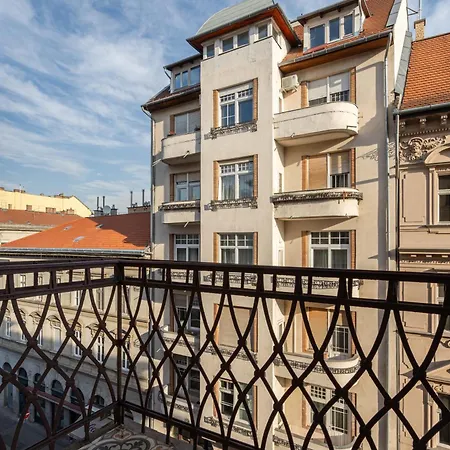 Ambient Aura Budapest