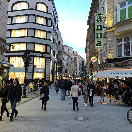 Ambient Aura Budapest